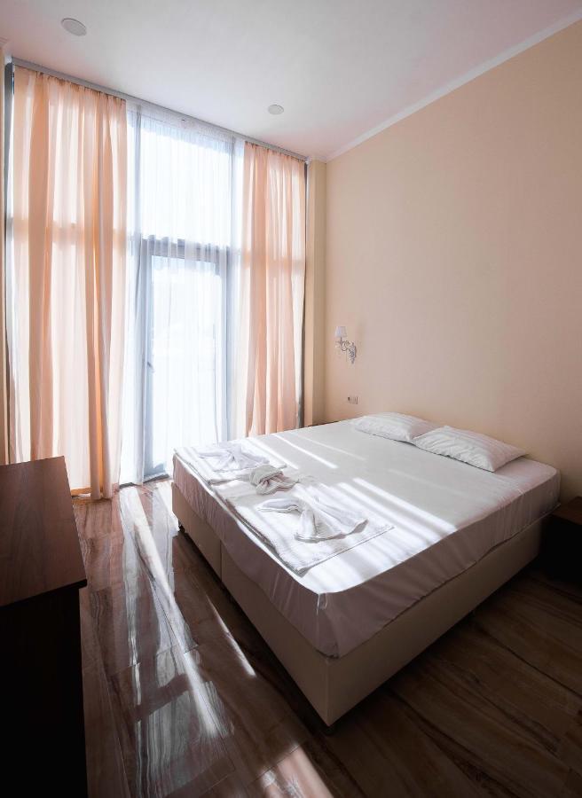 Evropa Hotel กากรา ภายนอก รูปภาพ